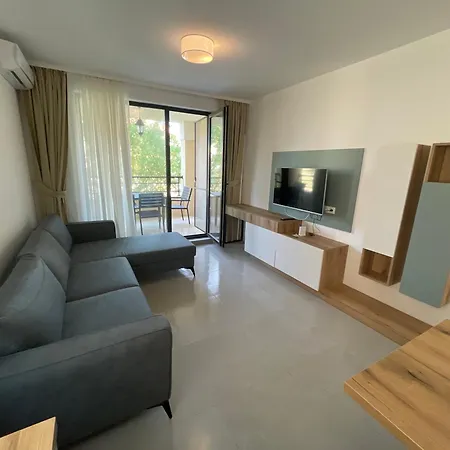 Апартаменты Designer 1br In Life Pool Included