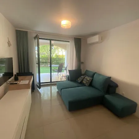 Designer 1br In Life Pool Included
