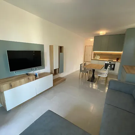 Designer 1br In Life Pool Included Apartman