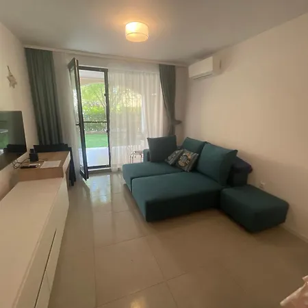 Designer 1br In Life Pool Included *