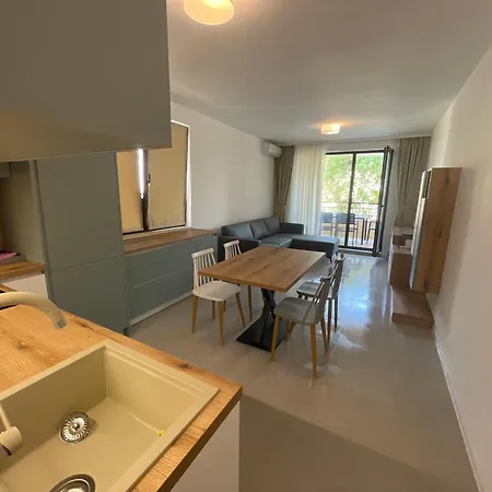 Апартаменты Designer 1br In Life Pool Included