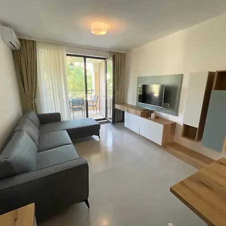 Designer 1br In Life Pool Included Apartment *