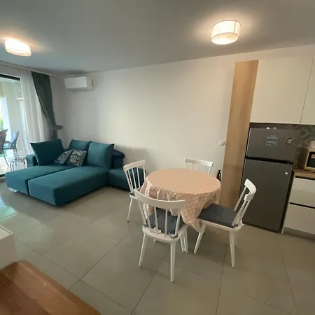 Designer 1br In Life Pool Included Apartment *