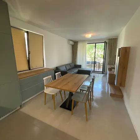 Designer 1br In Life Pool Included Apartment *