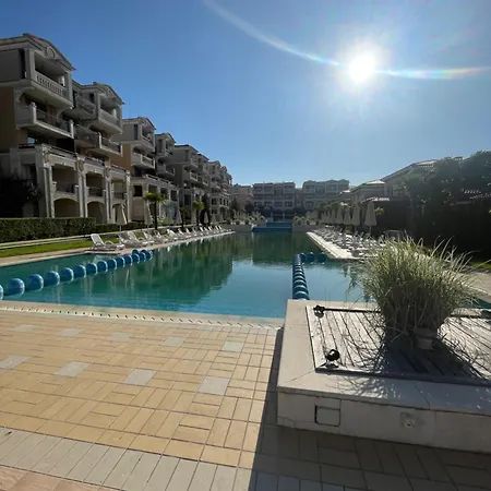 Designer 1br In Life Pool Included *